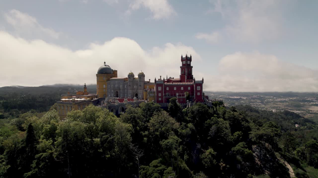 Pena Paleis, een romantisch kasteel op een heuveltop in Sintra, Portugal.