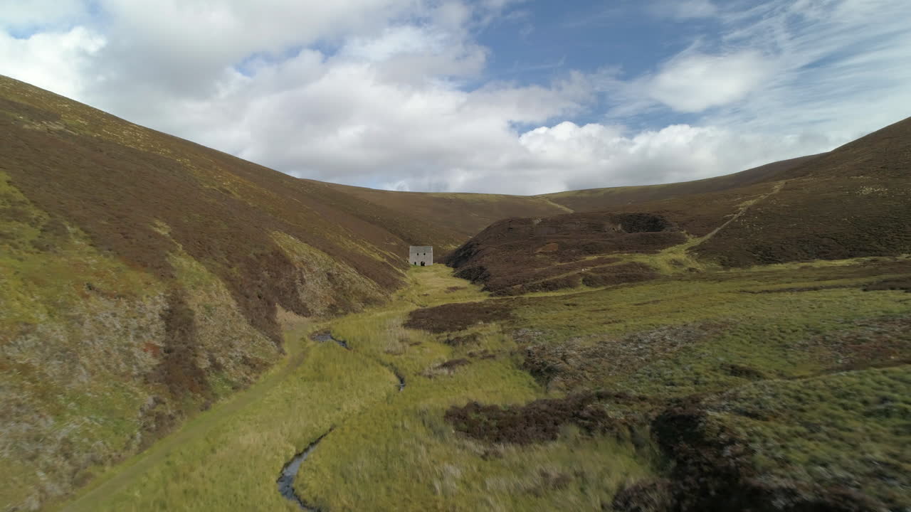 imágenes aéreas de la mina lecht en desuso, kirkmichael, moray, escocia