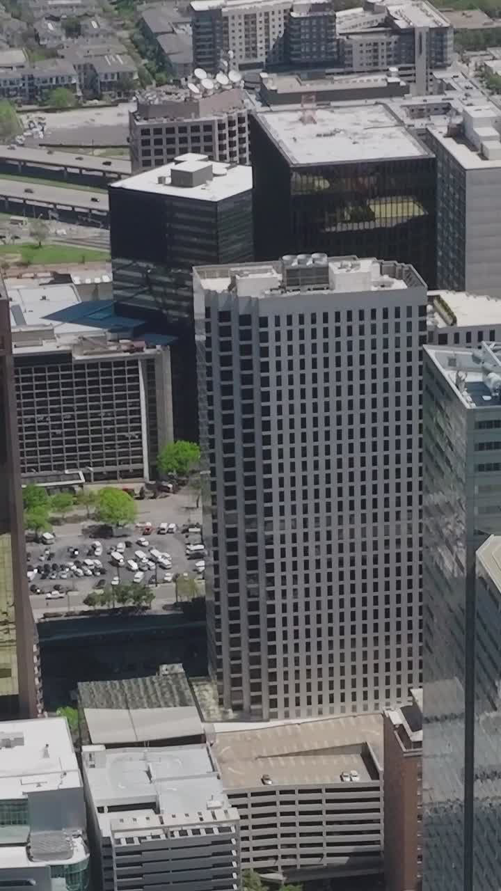 Vista del centro di Dallas dall'alto con edifici e strade