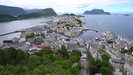 Stadt-Alesund-Norwegen