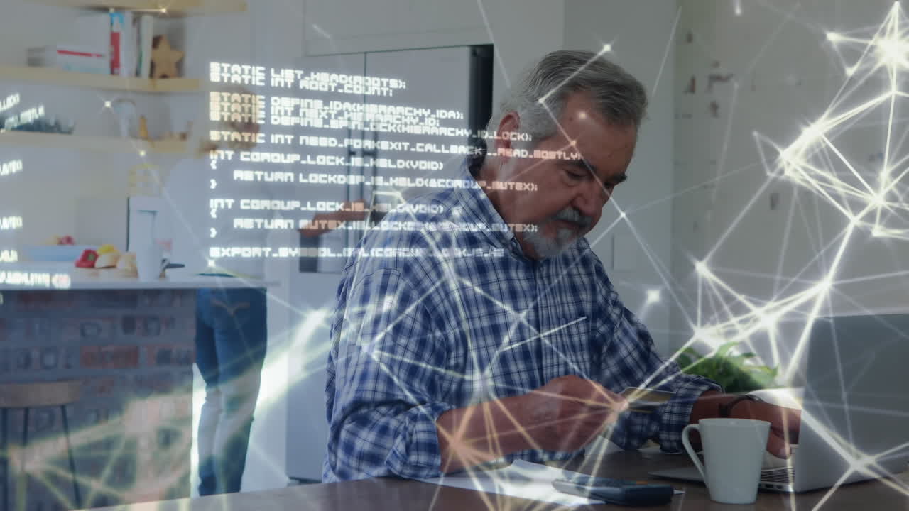 사회적 거리를 유지하는 백인 고위직 남성이 집에서 온라인으로 구매하고 있습니다.