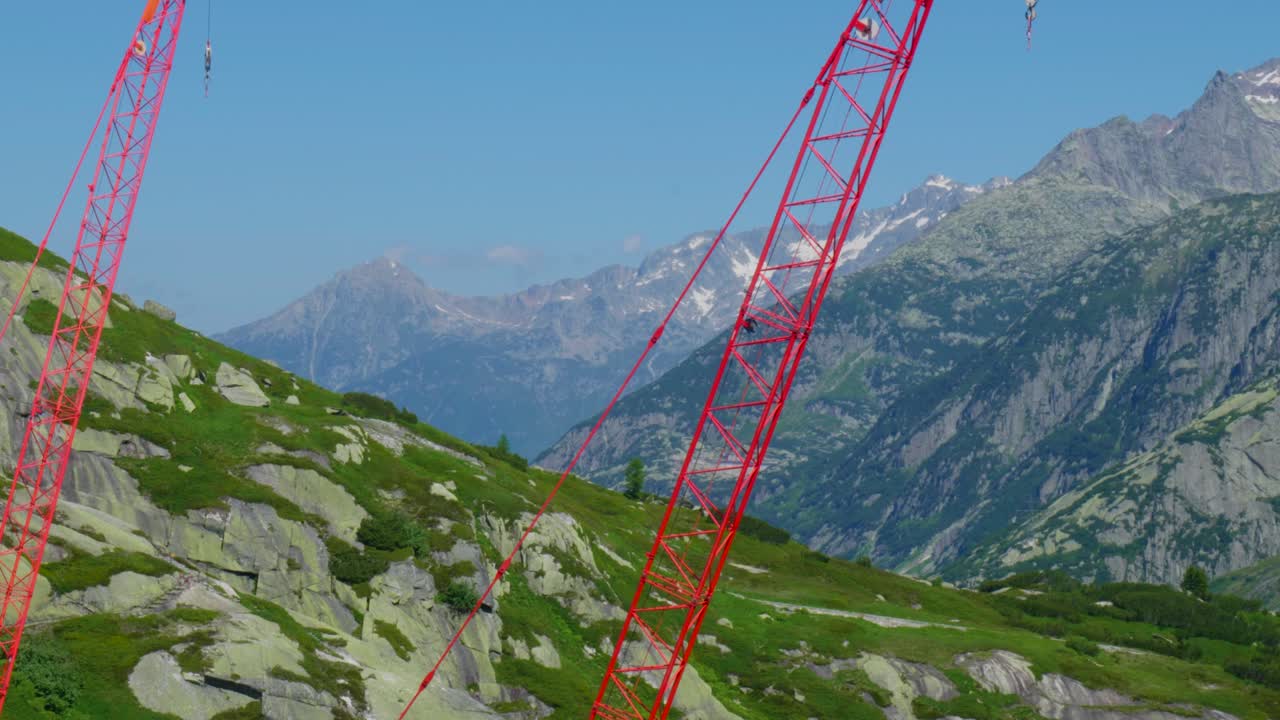 красные журавли в горах, швейцария