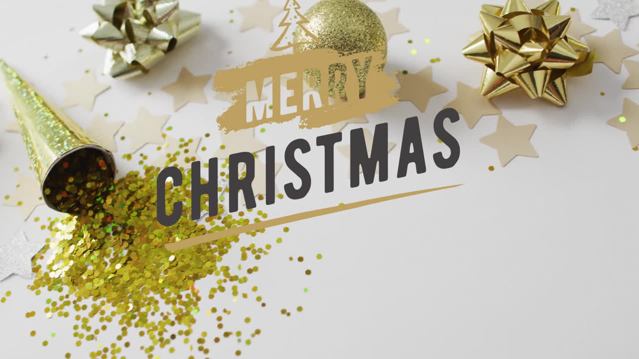 animación del texto de feliz navidad sobre decoraciones navideñas sobre fondo blanco