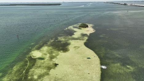 Kitesurfen-In-Der-Bucht-Bei-St