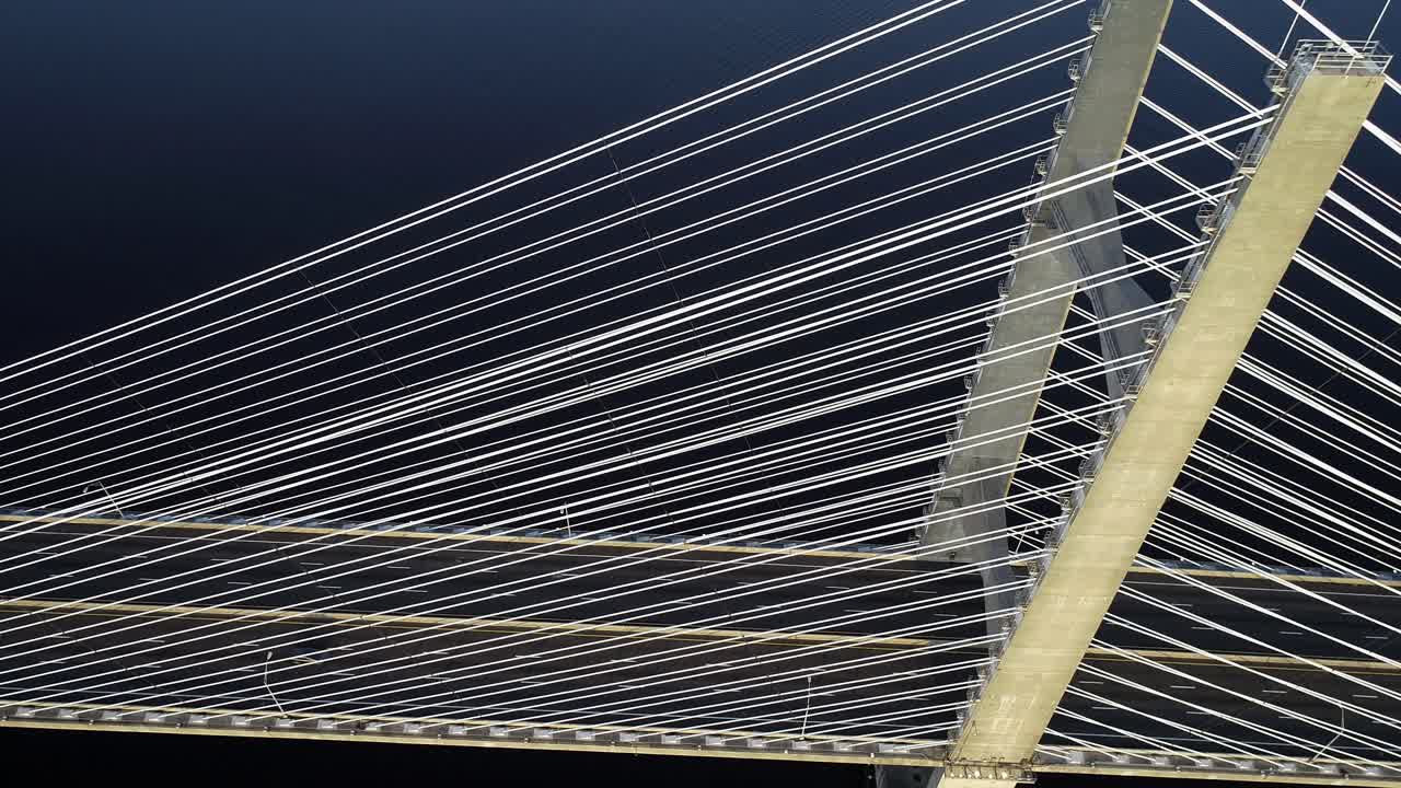 브릿지: 드론 공중 촬영: 데임스 포인트 브릿지: 탑다운