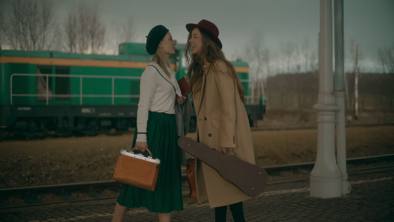 amigo, despídete en la estación de tren.