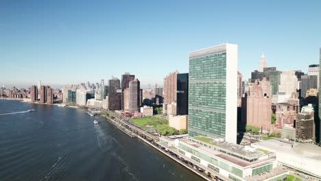 un building in midtown manhattan