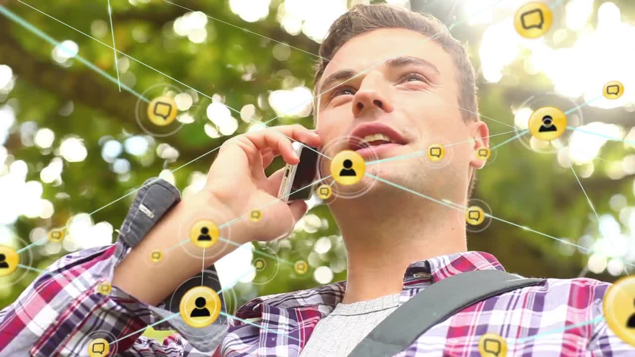 animación de conexiones sobre feliz hombre caucásico que tiene una llamada