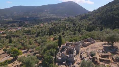 Weitreichender-Blick-Auf-Das-Bergtal-Von-Den-Ruinen-Des-Odysseus-Palastes-In-Ithaka,-Griechenland