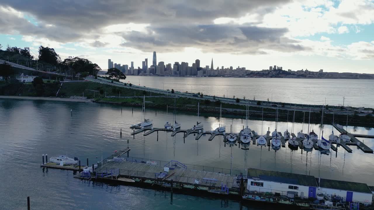 San Francisco Bay Marina: Stunning Cityscape and Boats