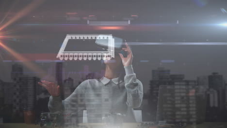 animación del procesador de computadora girando sobre una mujer con auriculares vr y paisaje urbano