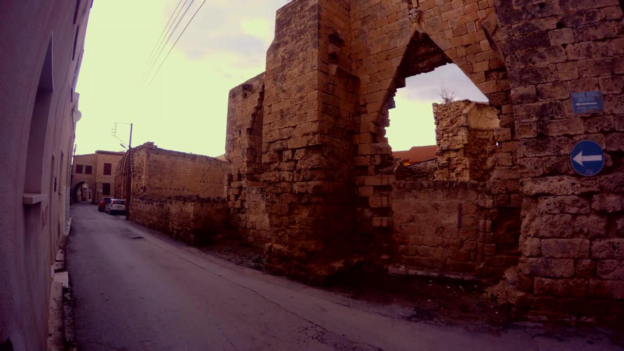 el antiguo templo dentro de la fortaleza de famagusta se ve fantástico