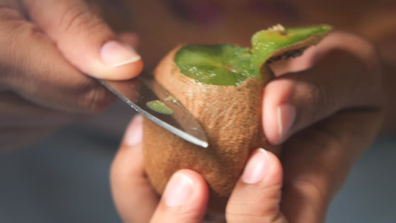 Tagliare un kiwi