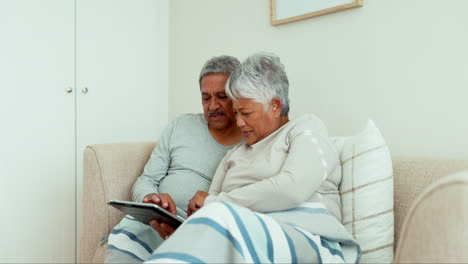 Pareja-De-Ancianos-Hablando,-Relájese