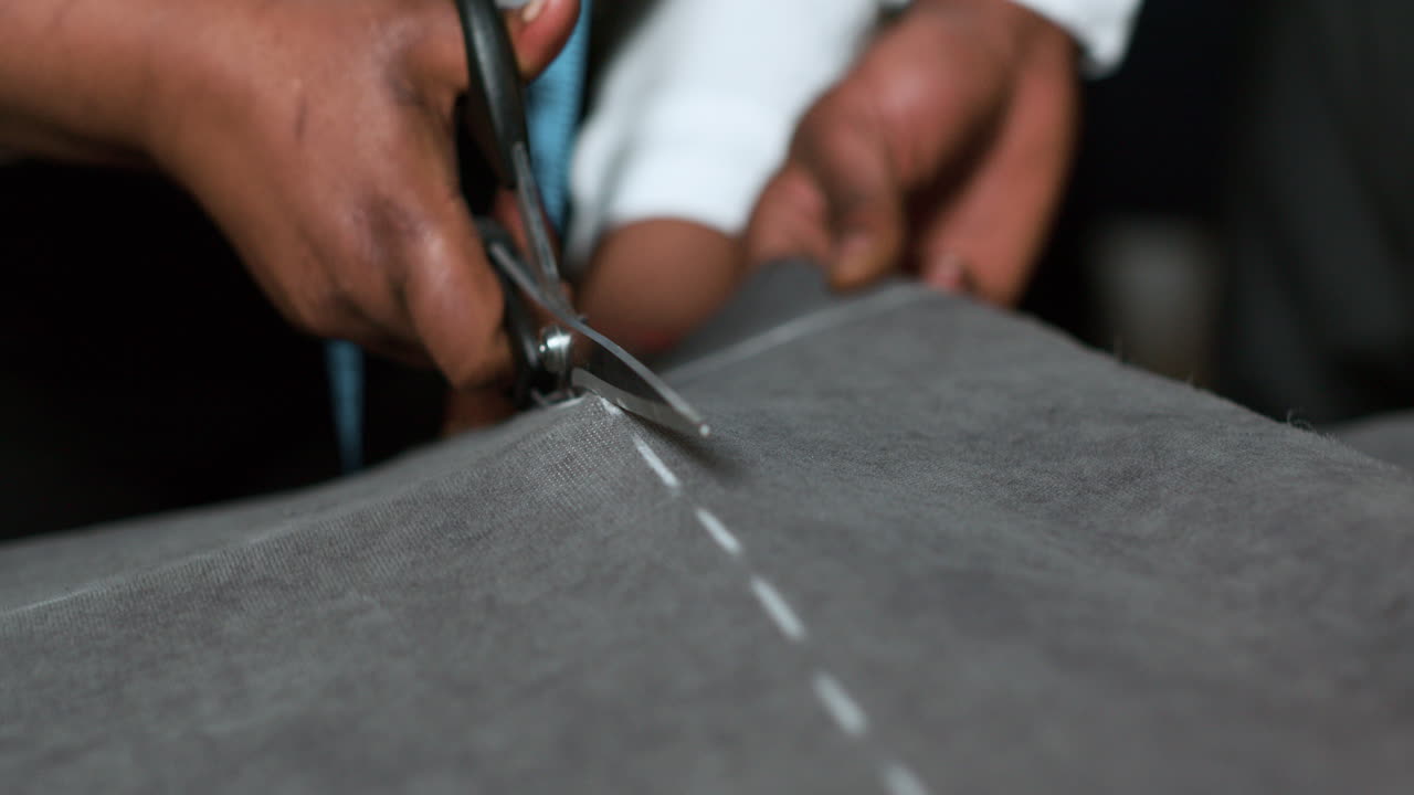 gente trabajando en la sastrería