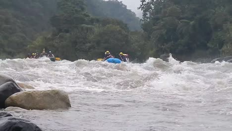 Tourists-rafting-in-Baños,-Ecuador