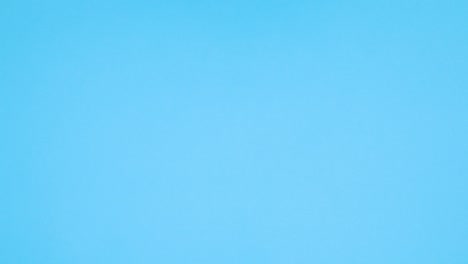 las máscaras de covid-19, la vacuna, las pastillas y las vitaminas aparecen en el tema azul.