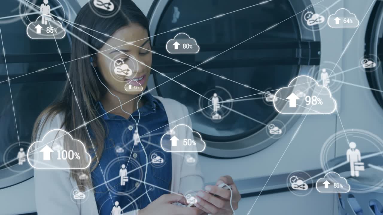 Animazione di rete di connessioni con nuvole su una donna che usa lo smartphone in lavanderia