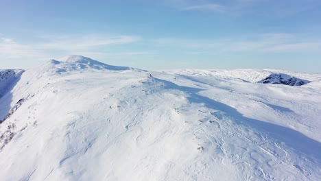 雪上滑雪的史诗 满速下山在伯格斯拉根 挪威 欧洲