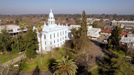 aerial slow push into the merced county courthouse in merced california