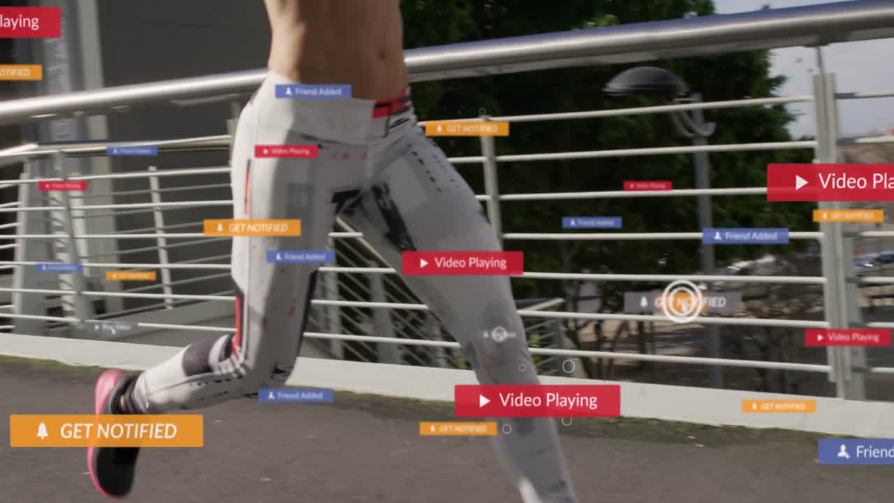 알림 바에서 아이콘과 텍스트의 애니메이션, 도시의 거리에서 달리는 백인 여성 운동 선수