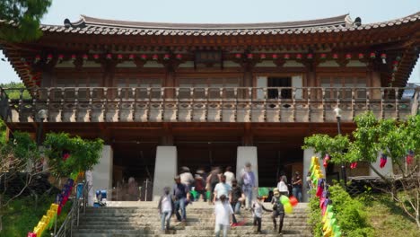 Cheonggyesa-Temple-entrance-on-Buddha's-Birthday-Celebration,-South-Korea,-zoom-out-timelapse