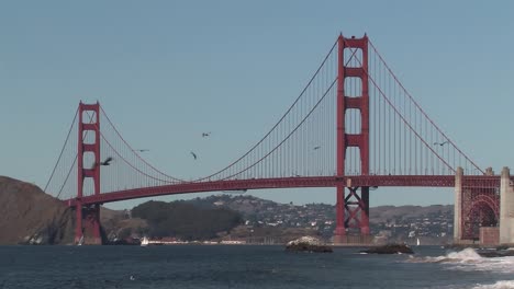 Golden-Gate-Bridge-shot-from-Baker-Beach,-California,-USA