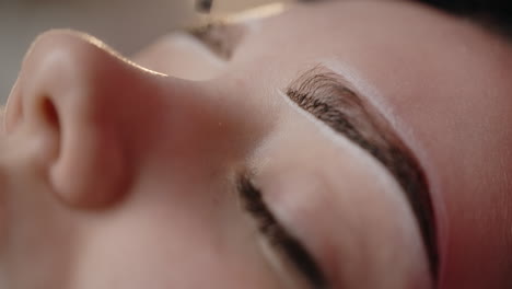 eyebrow shaping procedure