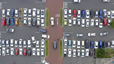 los coches entran, los coches salen.