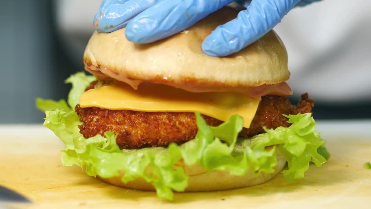 Making a Delicious Cheeseburger