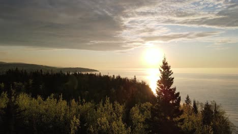 Sunrise-light-at-Palisade-Head-during-summer,-Lake-Superior-shore-Minnesota-forest
