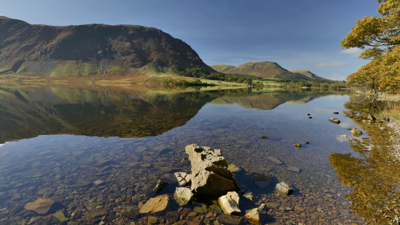 Splendida vista di Crummock Water in autunno, Lake District, Inghilterra