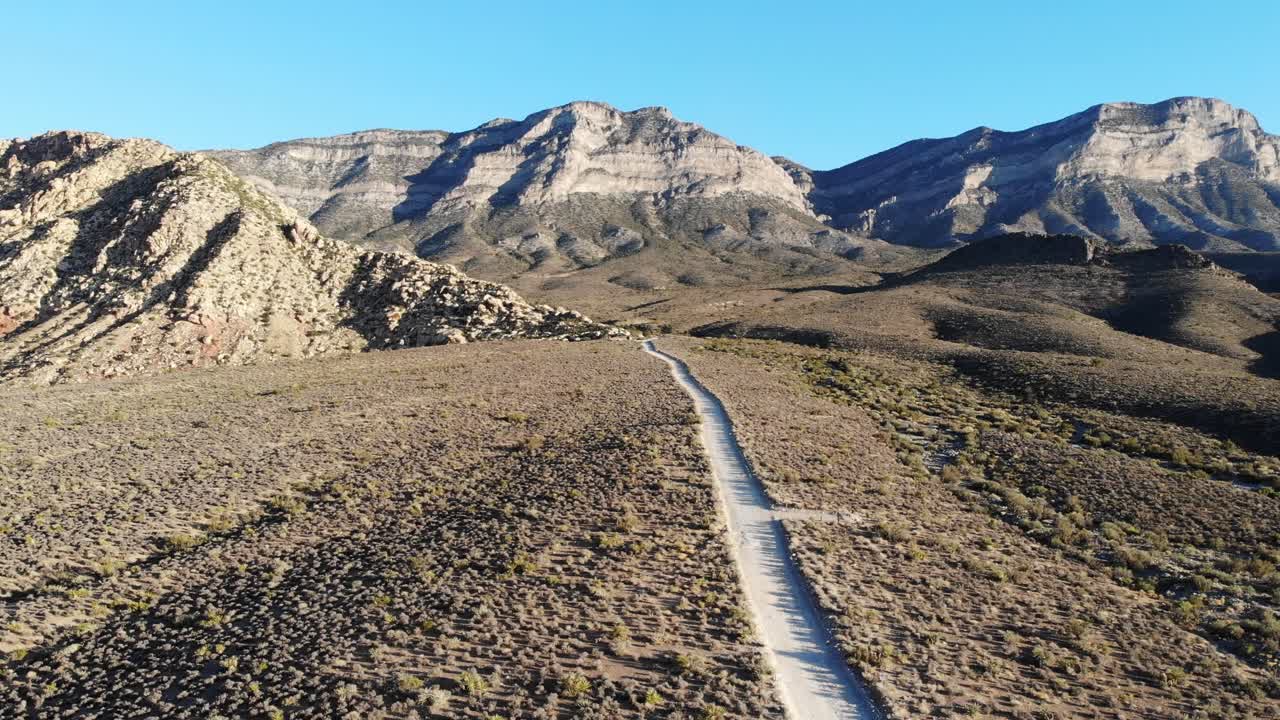 carreteras secundarias de montaña en el cañón de roca roja