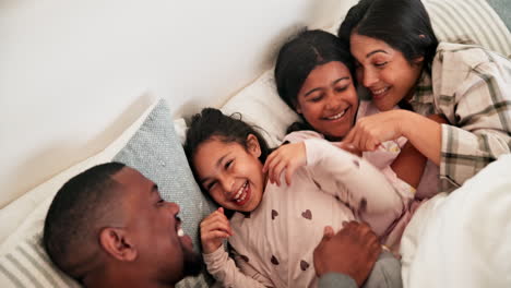 Family,-parents-and-tickling-children-in-bed