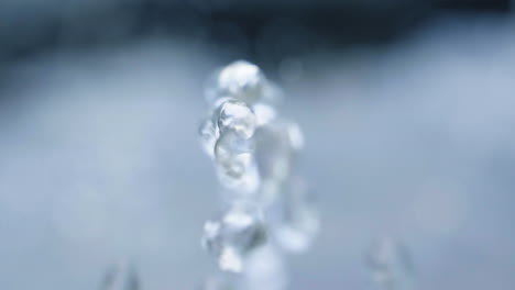 agua pura acercándose en cámara lenta - 180fps