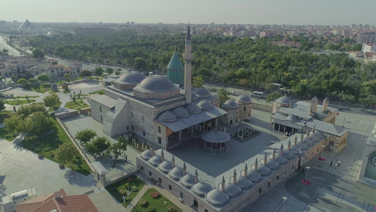 el monasterio de mevlana con el mausoleo de rumi y la mezquita de selimiye, konya