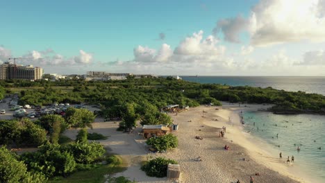 Sonnige-Luftaufnahme-Von-Meeräsche-In-Sint-Maarten