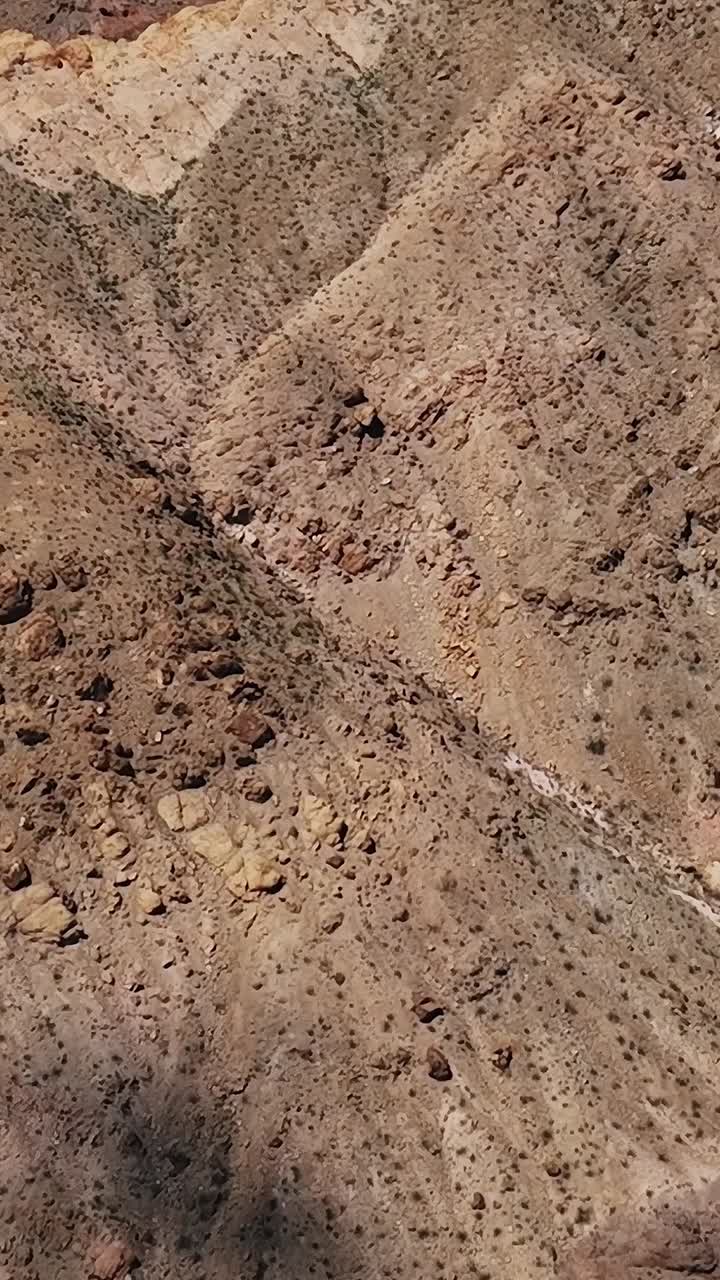 Vista aerea del territorio roccioso negli Stati Uniti durante le ore diurne
