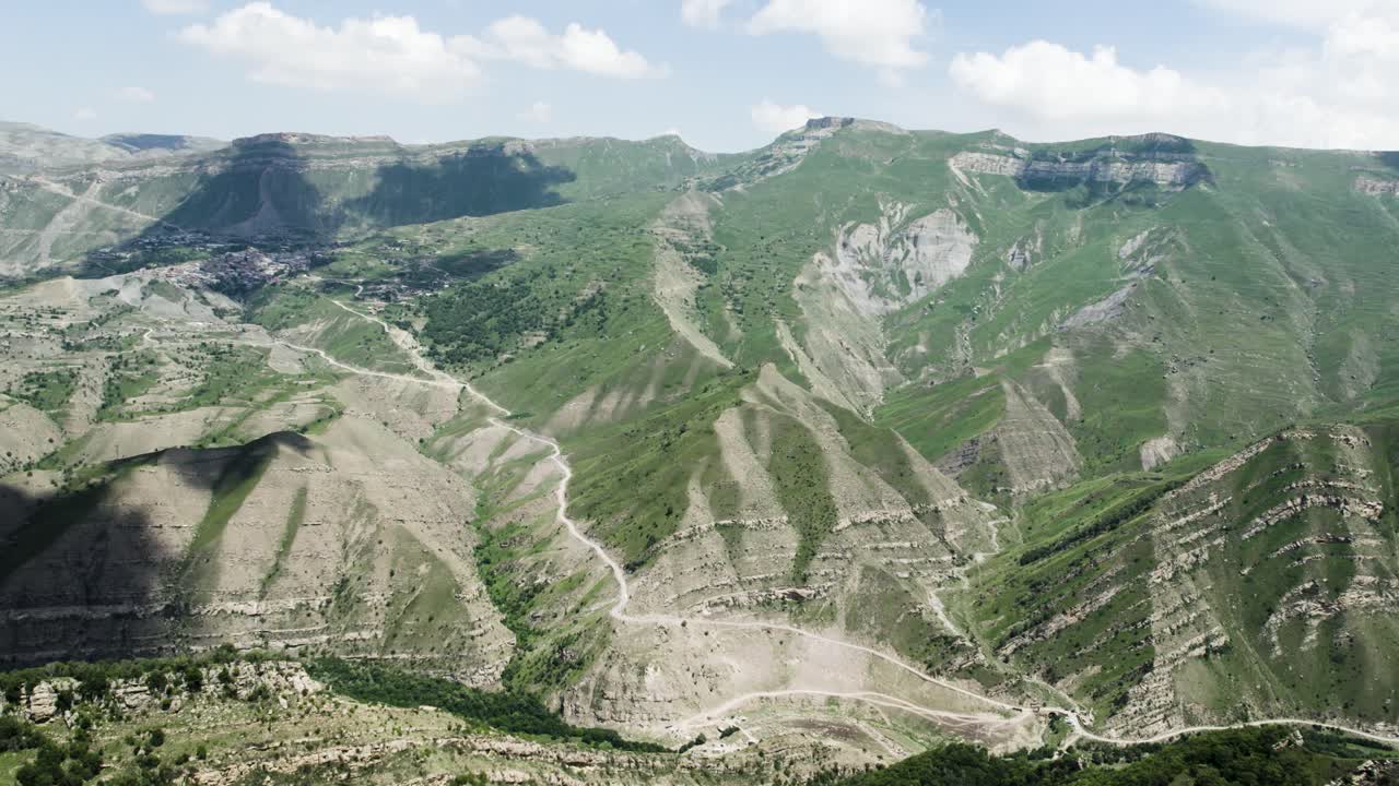 Paesaggio di valle di montagna