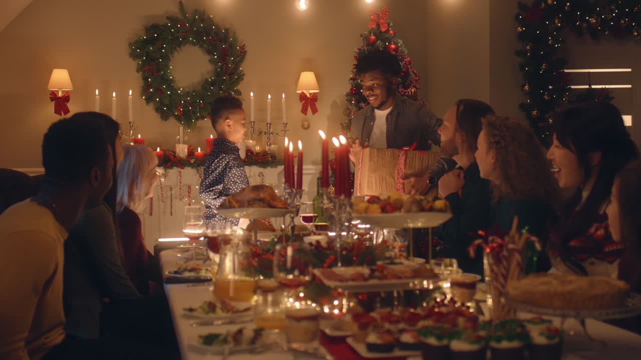 가족 크리스마스 저녁 축하