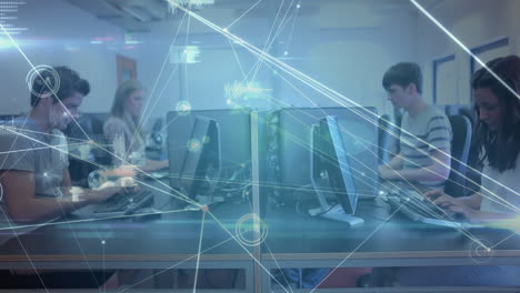 animación del procesamiento de datos en diversos grupos de estudiantes que utilizan computadoras