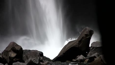 Hermosa-Cascada-Cerca-De-Fortuna-Costa-Rica-3