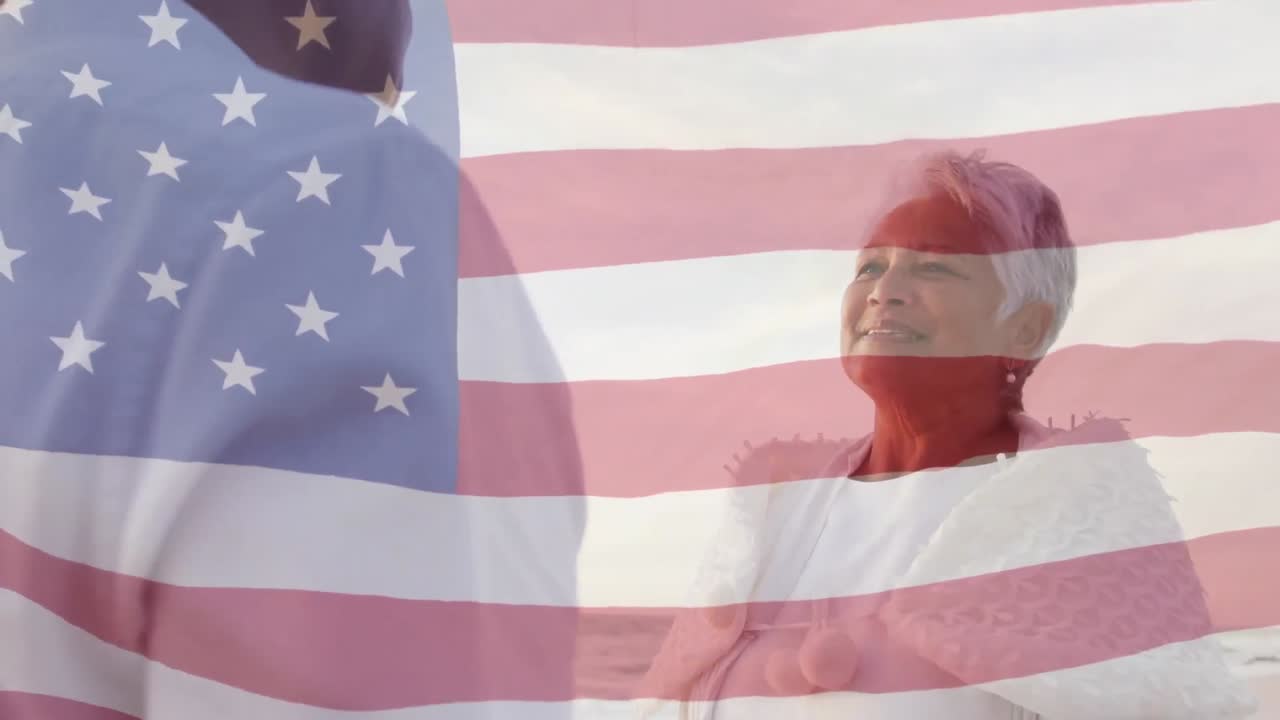 미국  ⁇ 발의 애니메이션과 해변에 있는 고령 한 인종 부부