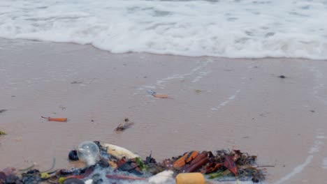 An-Einem-Abgelegenen-Strand-Im-äußersten-Norden-Australiens-Wurde-Müll-Angespült