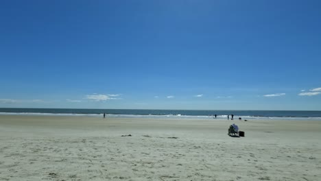 un hermoso y soleado día de verano hiperlapso acercándose a la playa en hilton head island en carolina del sur, ee.uu.