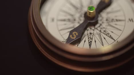 Vintage-Compass-Close-Up-2