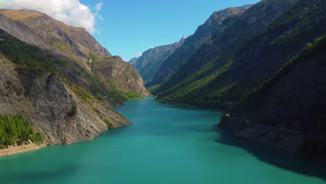 chambon lago vista aérea francia montaña alpes