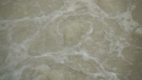 Toma-En-Cámara-Lenta-De-Agua-Calentada-Geotérmicamente