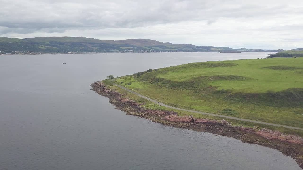 스코틀랜드 쿰브래 섬의 밀포트. 공중 후진