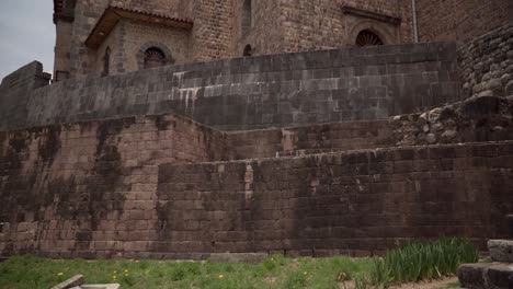 Coricancha-temple,-Inca-capital-Cuzco,-Peru,-UNESCO-World-Heritage-Site,-tilt-up